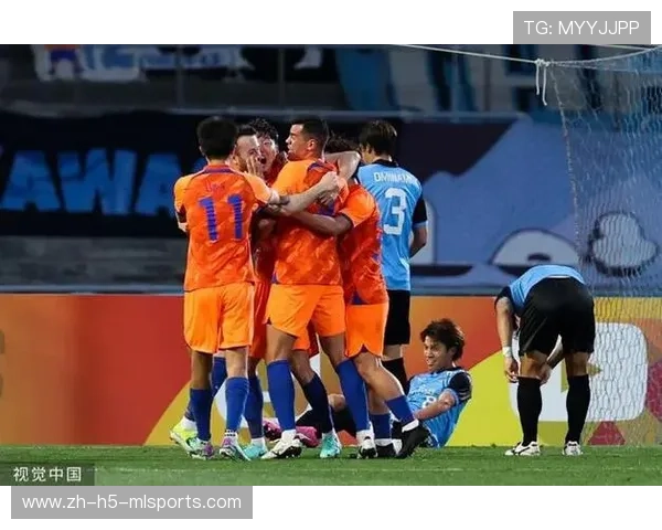 足球后卫飞身解围救队,解说热泪盈眶 足球后卫飞身解围救队,解说热泪盈眶